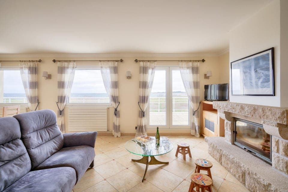 Communal lounge/ TV room, Living room