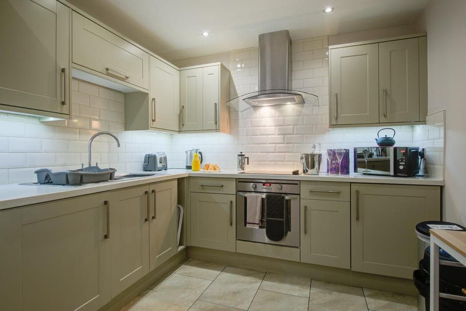 Coffee/tea facilities, Kitchen or kitchenette, dishwasher, minibar, oven, pet friendly, stove, toaster