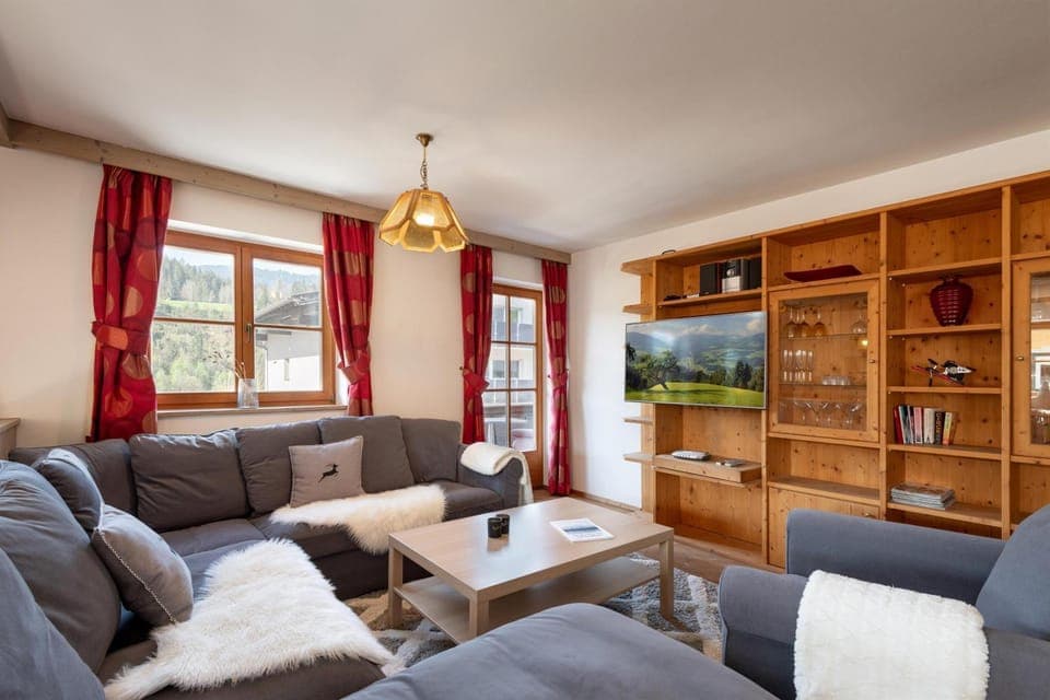 Communal lounge/ TV room, Living room, Seating area