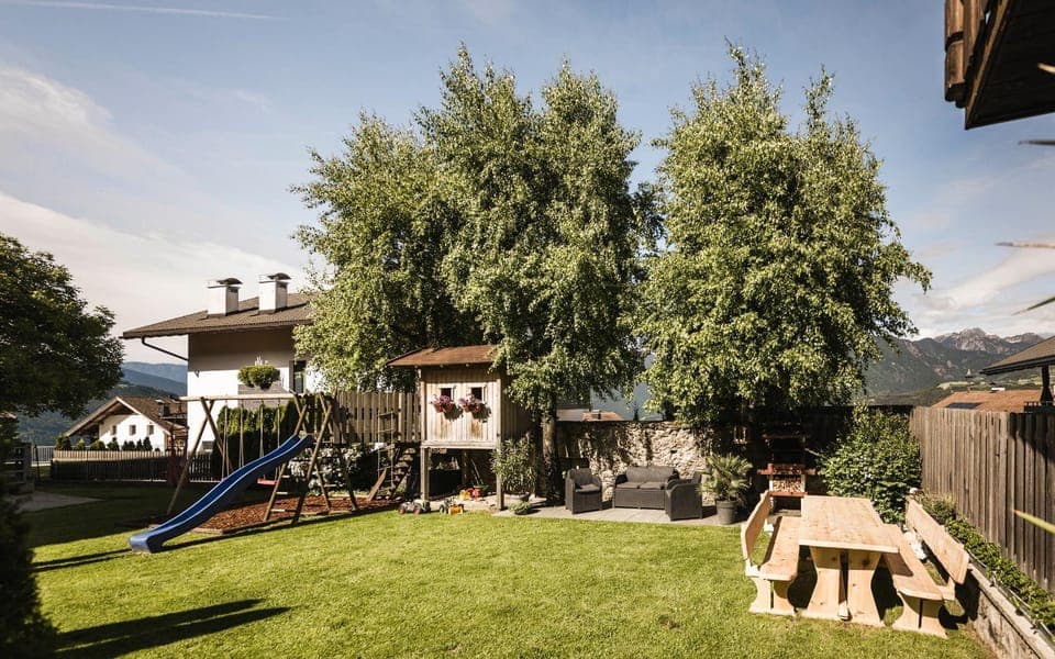 Spring, Natural landscape, BBQ facilities, Children play ground, Garden, Garden, Garden view