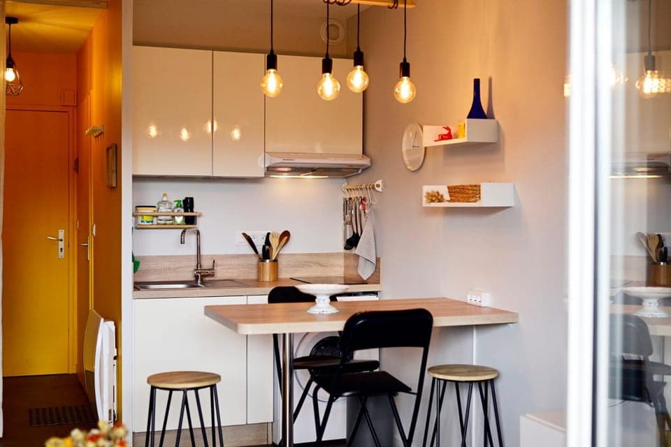 Kitchen or kitchenette, Dining area, stove