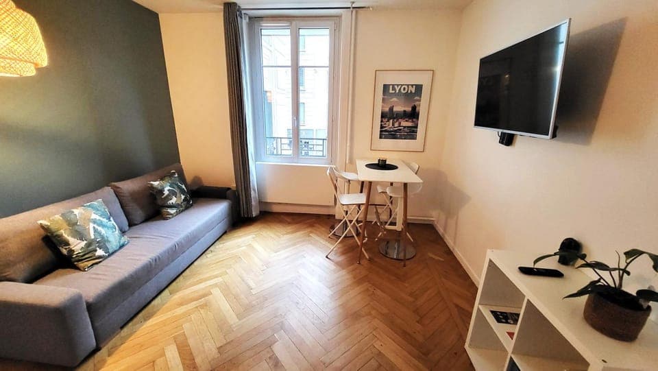 TV and multimedia, Living room, Dining area