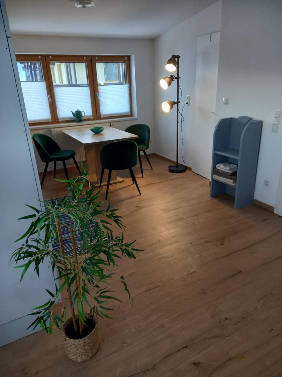 Seating area, Dining area