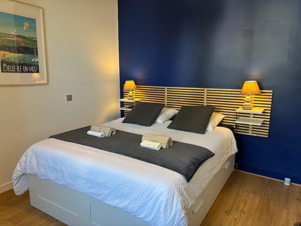 Bed, Photo of the whole room, Bedroom, Sea view, towels