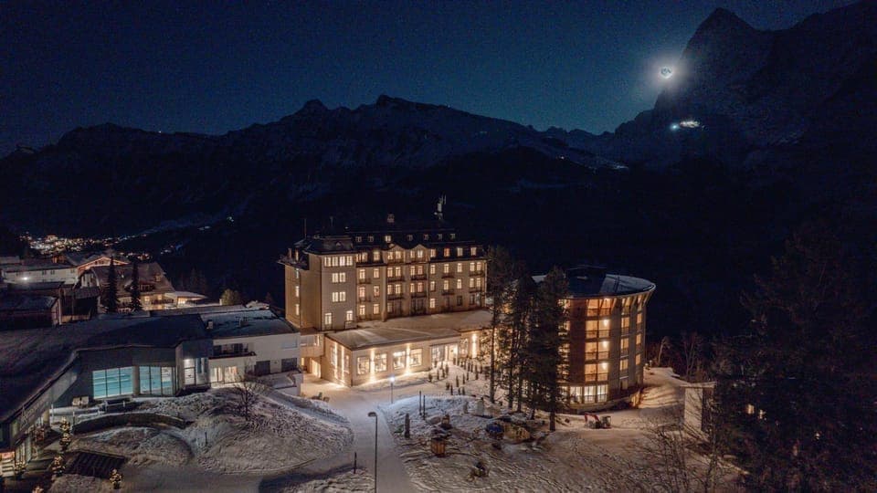 Property building, Winter, Location