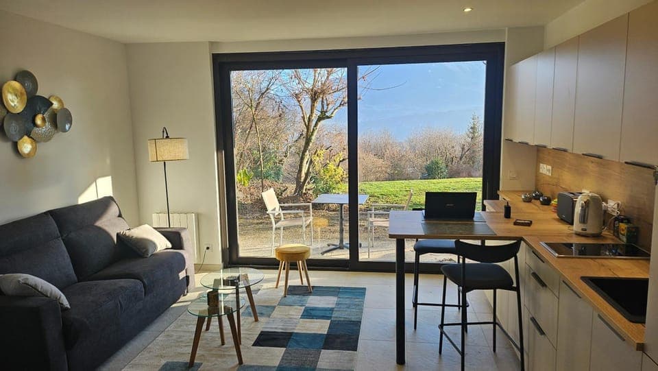 Living room, Seating area, kitchen