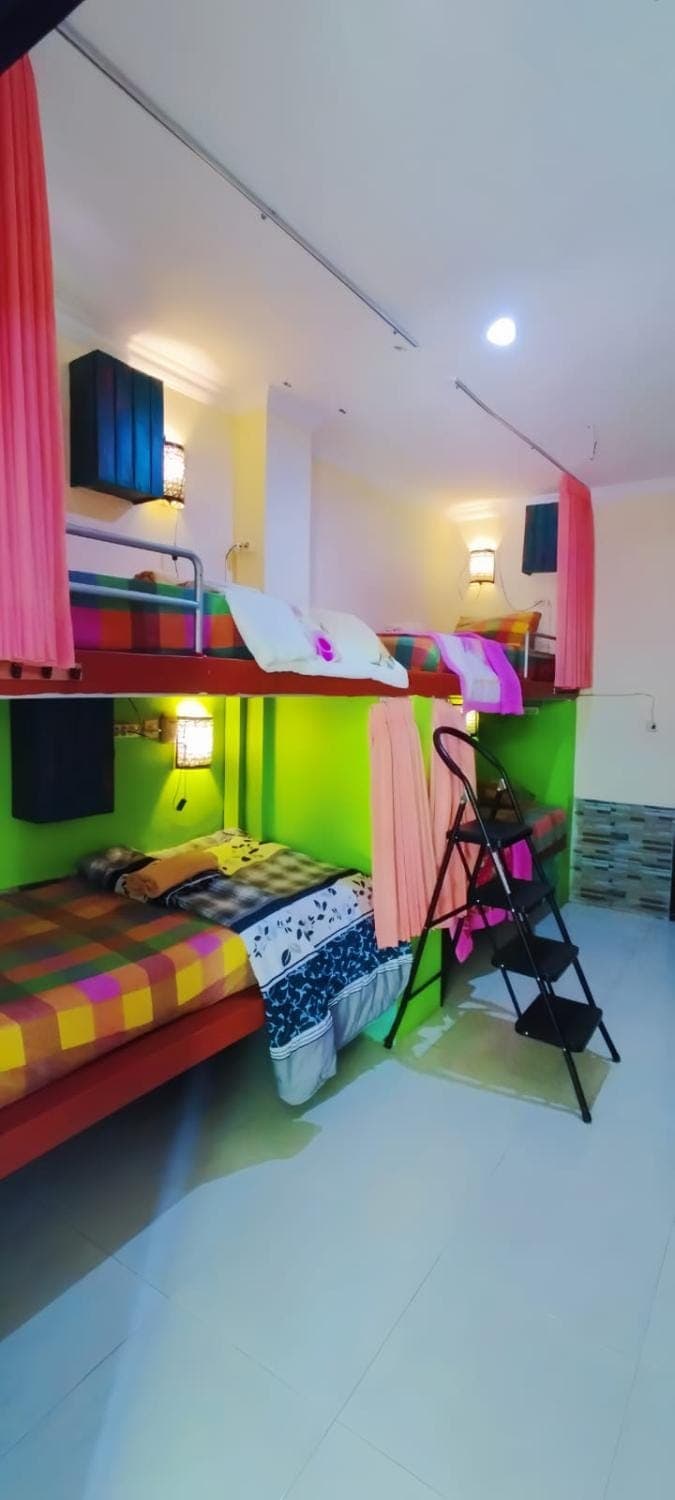 Communal lounge/ TV room, Bed, Living room, Photo of the whole room, Seating area