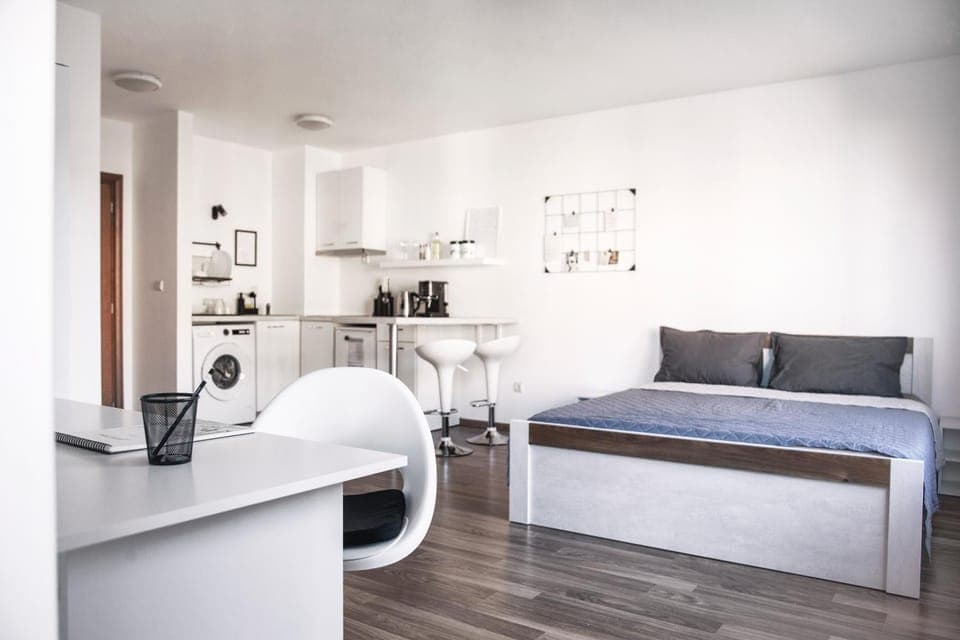 Bed, Coffee/tea facilities, Kitchen or kitchenette, Living room, Seating area, Dining area, Bedroom, locker, storage, kitchen