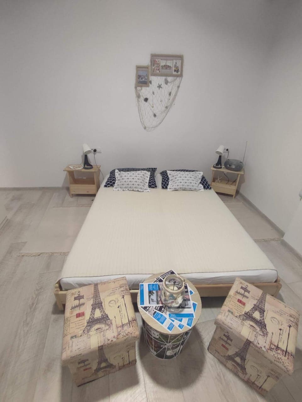 Bed, Living room, Photo of the whole room, Bedroom