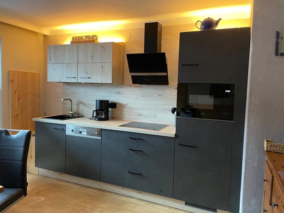 Coffee/tea facilities, Kitchen or kitchenette, stove, toaster