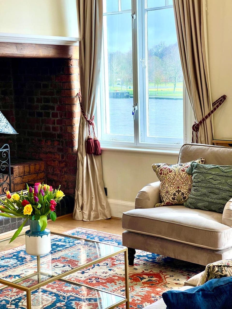 Living room, Seating area