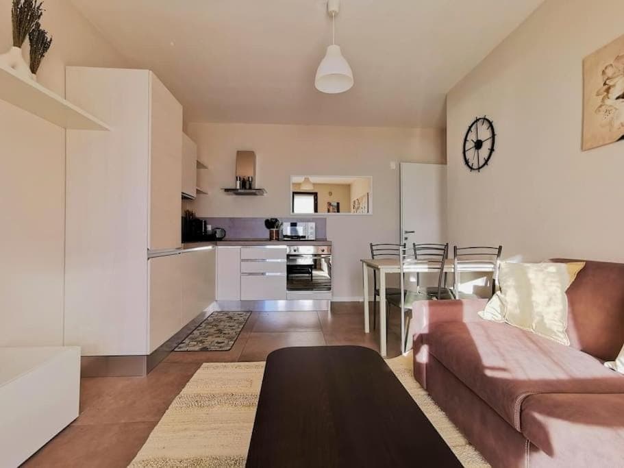 Kitchen or kitchenette, Living room