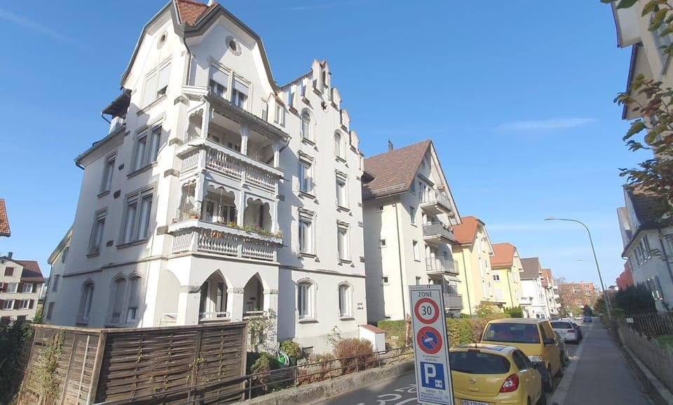 Property building, Neighbourhood, Balcony/Terrace, Balcony/Terrace, Street view, Location, Parking