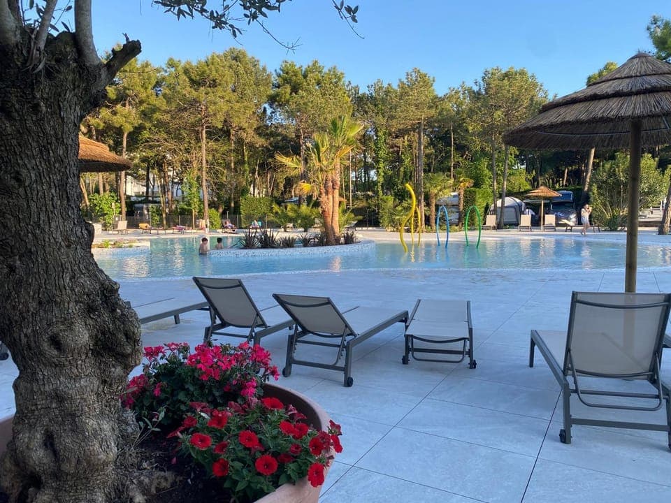 Swimming pool, sunbed