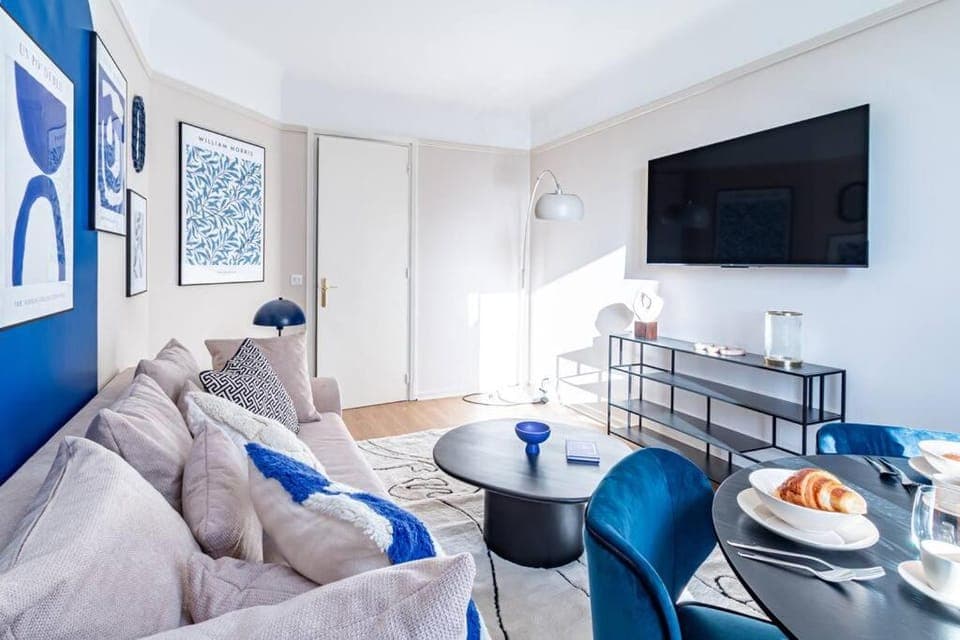 Living room, Photo of the whole room