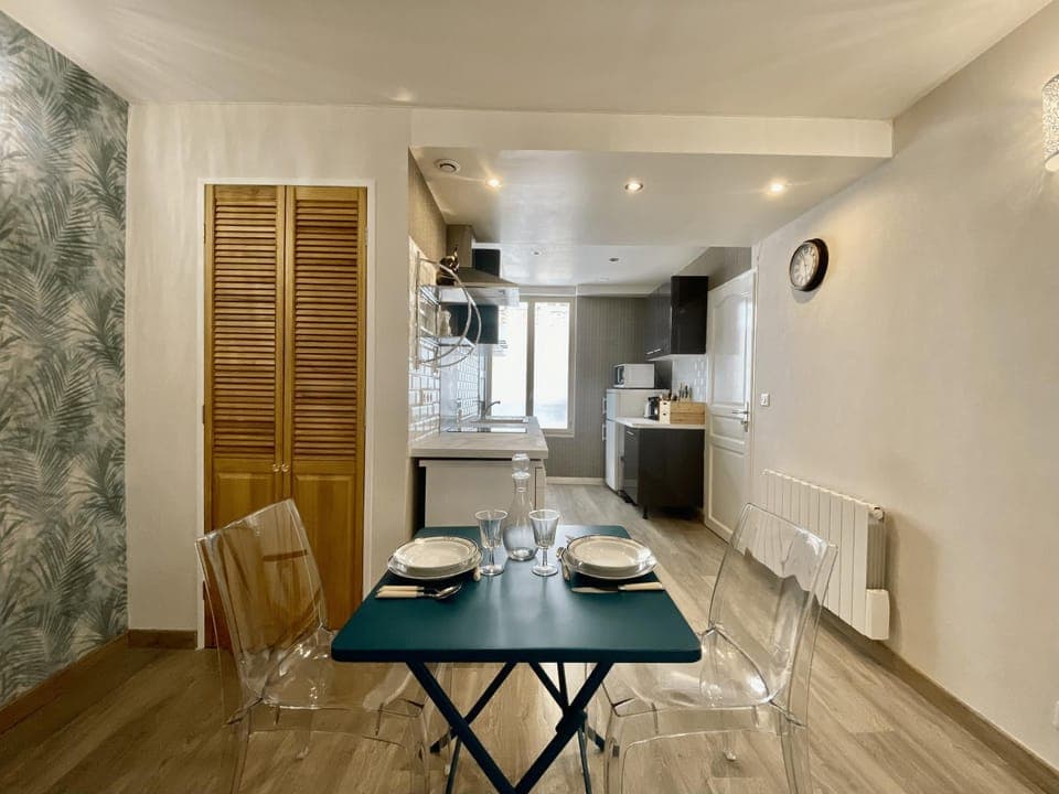 Living room, kitchen