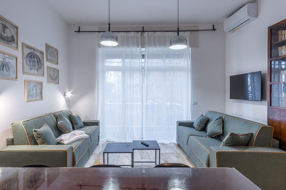 TV and multimedia, Living room, Seating area, air conditioner