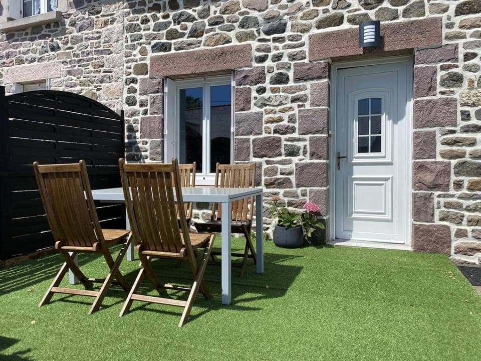 Property building, Patio, Dining area