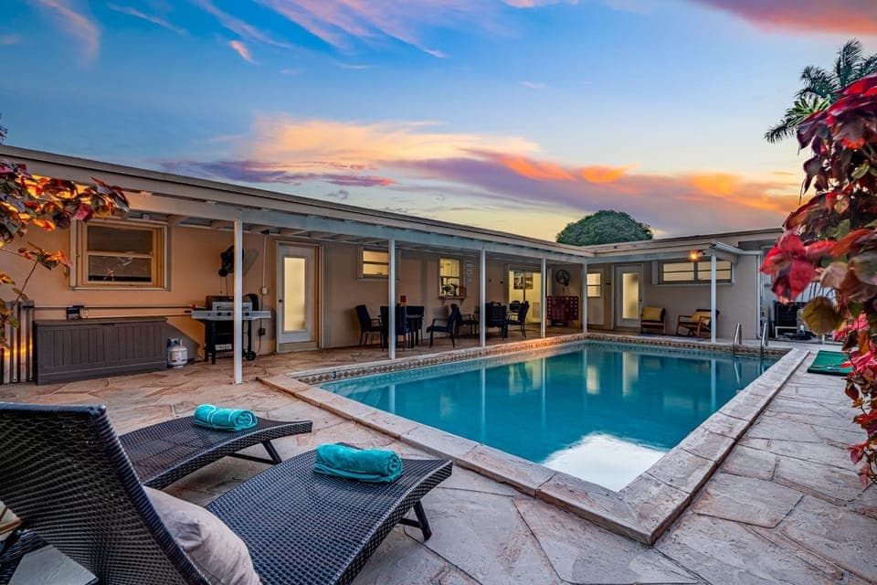 Patio, Lounge or bar, Seating area, Pool view, Swimming pool, Sunrise, Sunset