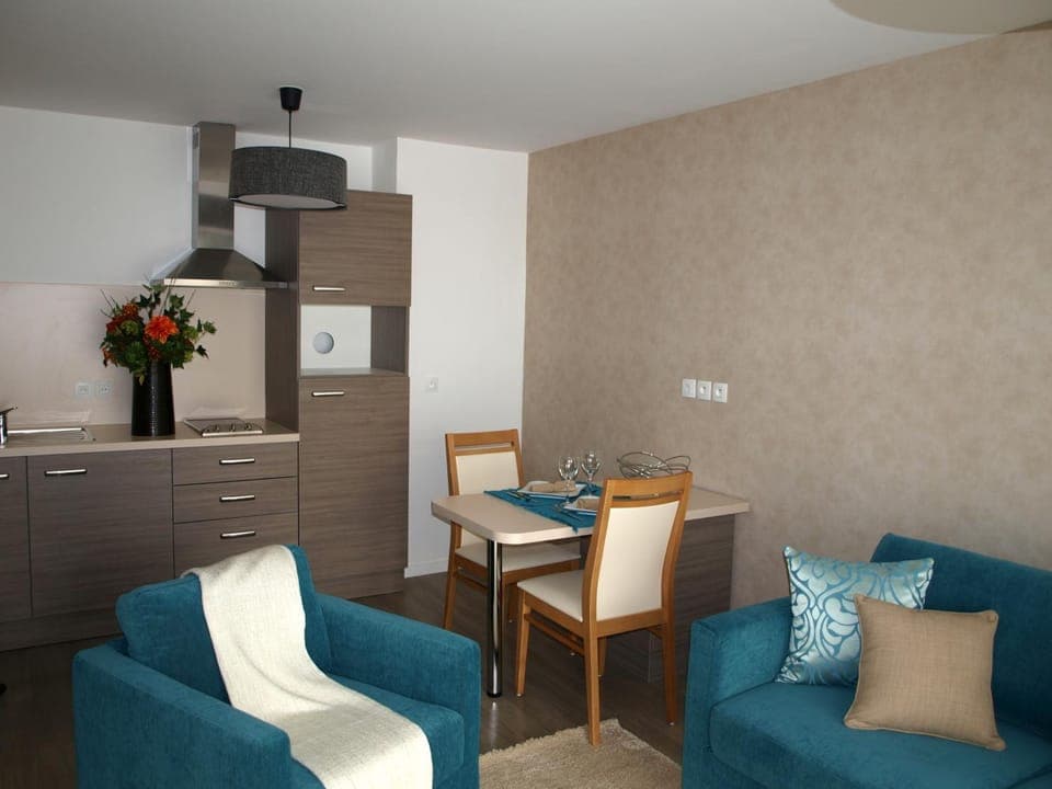 Kitchen or kitchenette, Living room