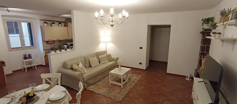 TV and multimedia, Seating area, Dining area