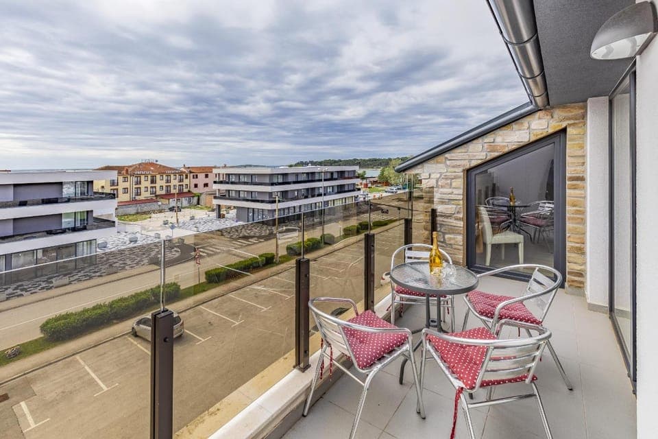 Property building, Day, Natural landscape, City view, Sea view, Parking