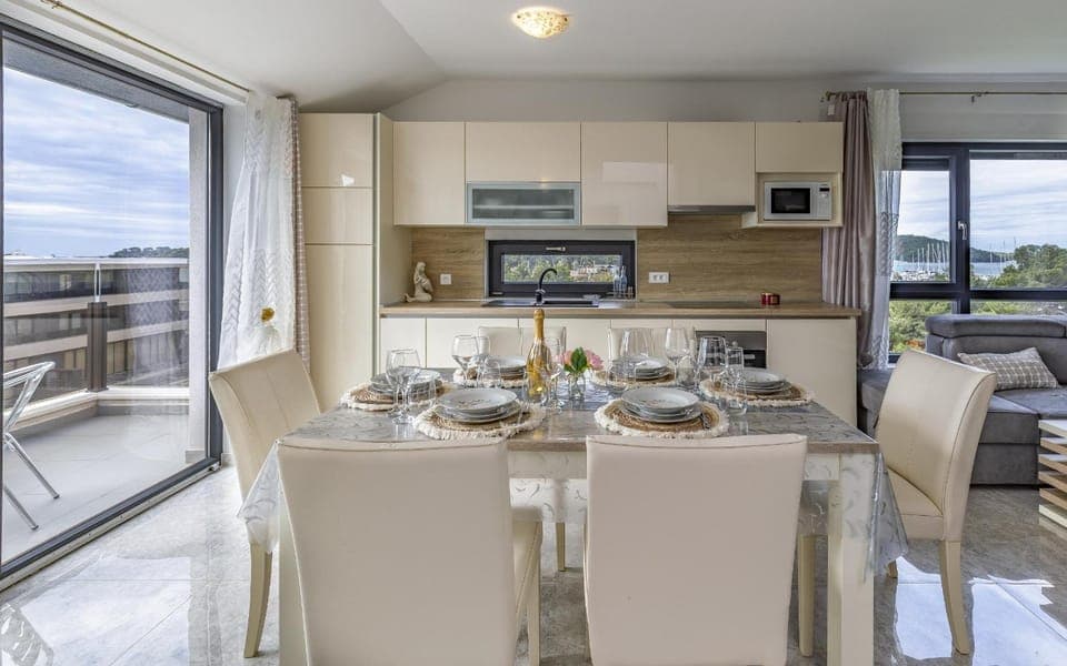 Kitchen or kitchenette, Dining area, dishwasher, stove, toaster