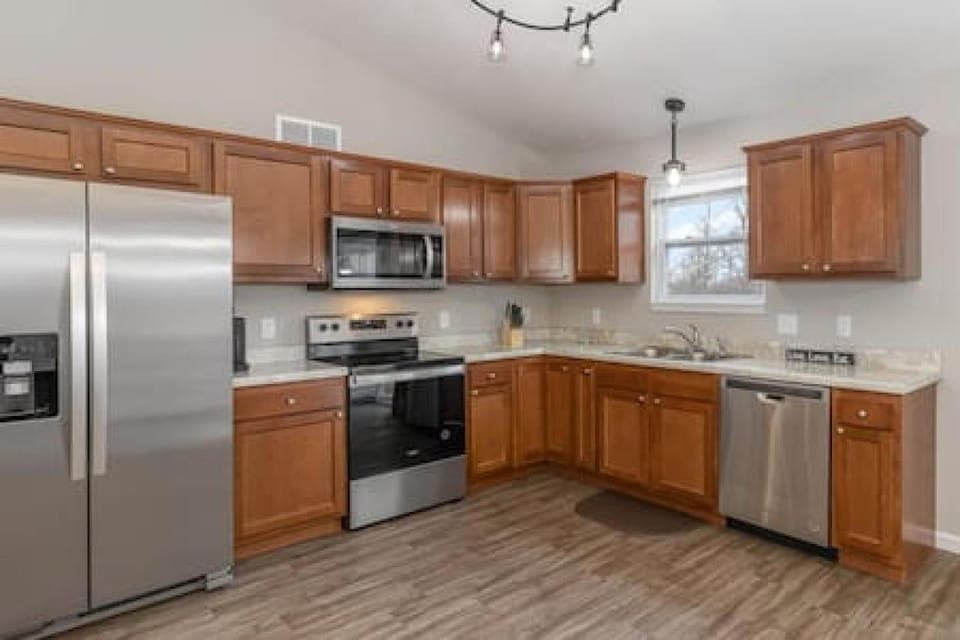 BRAND NEW Home away from Home among the Nook House in Hamilton