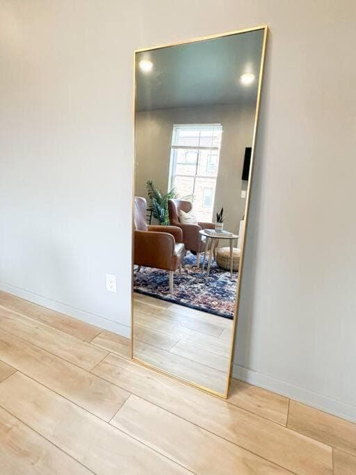 Stylish Studio-Free Parking, Prime Location Apartment in Windsor