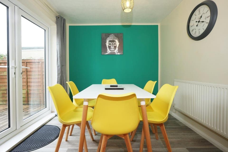 Seating area, Dining area