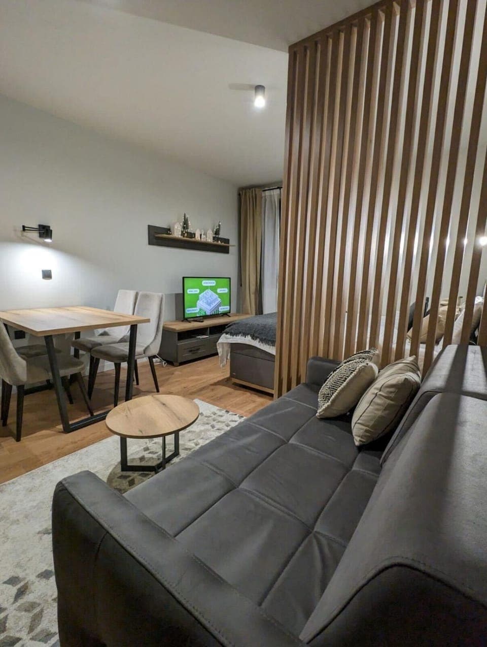 Communal lounge/ TV room, Bed, TV and multimedia, Living room, Photo of the whole room, Seating area, Dining area