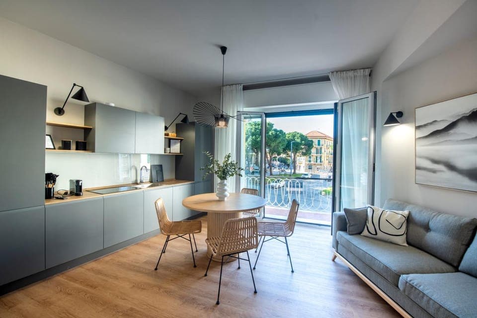 Balcony/Terrace, Kitchen or kitchenette, Living room, Seating area, Dining area