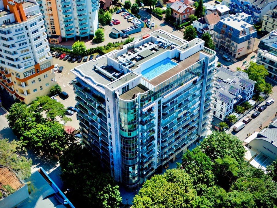 Property building, Day, Neighbourhood, Bird's eye view, Pool view, Swimming pool, Location