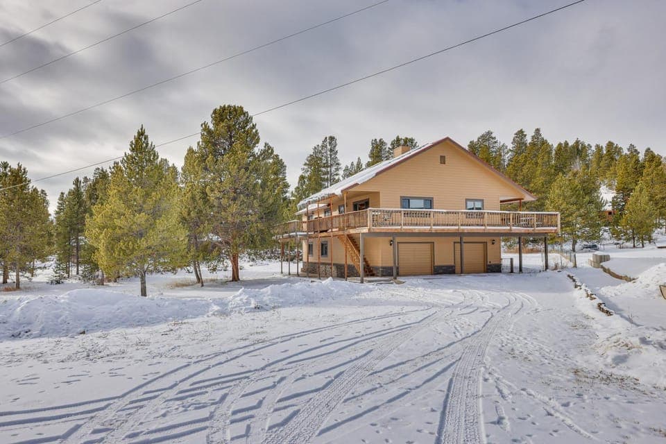 Enjoy Deck + Mtn Views: Grand Lake Retreat! House in Rocky Mountain National Park