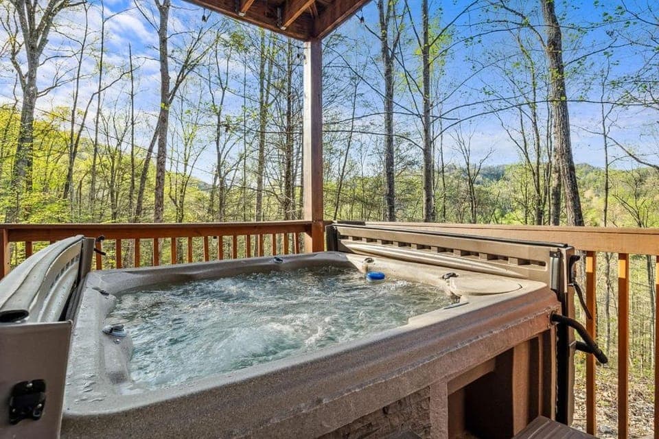 Hickory Hollow Lodge House in Sevier County