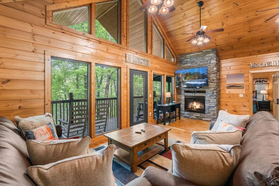 Hickory Hollow Lodge House in Sevier County