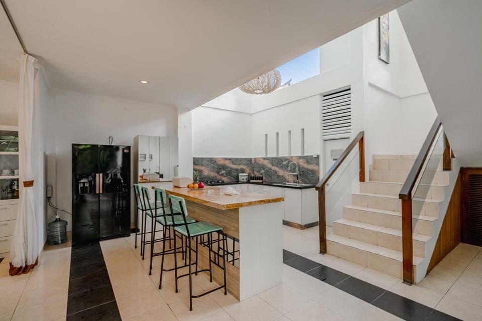 Seating area, Dining area, Breakfast, Breakfast