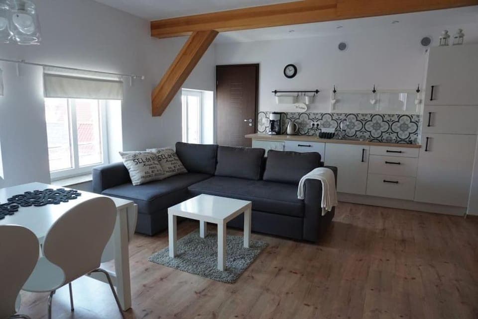 Kitchen or kitchenette, Seating area