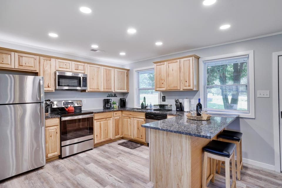 POCONOS BRAND NEW LAKEFRONT Oasis 1 ACRE, HOTTUB GAMEROOM FIREPITS TALK ABOUT PRIVACY House in Indian Mountain Lake