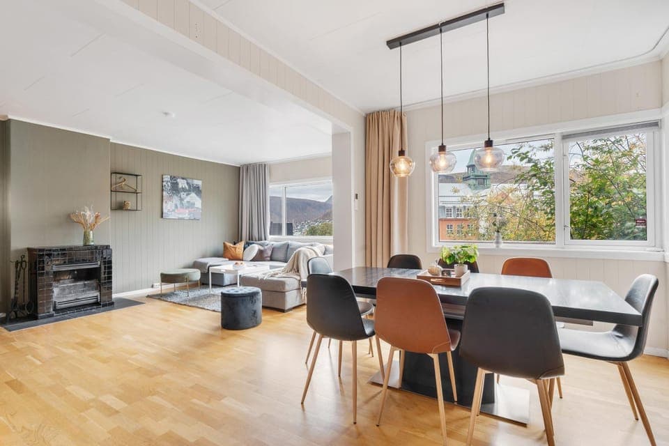 Living room, Dining area