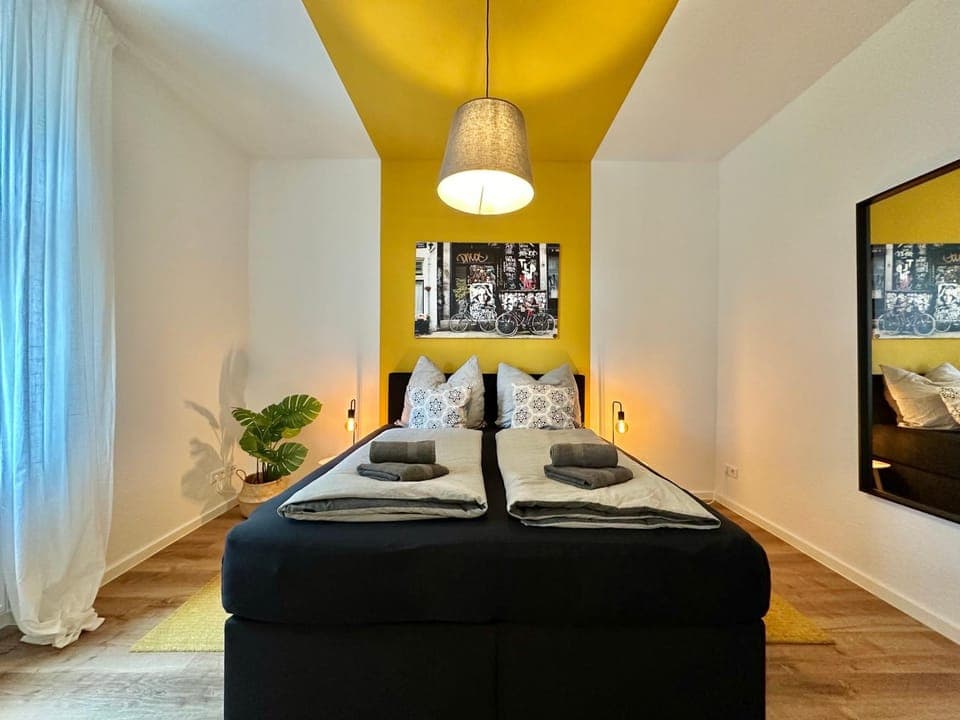 Photo of the whole room, Bedroom, wardrobe