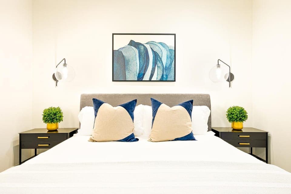 Modern 4BR - Private Balcony - Garage Parking House in Carlsbad