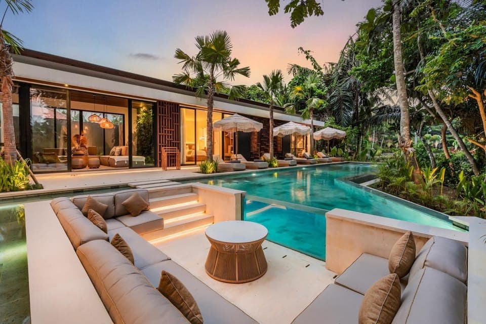 Seating area, Garden view, Pool view, Swimming pool, sunbed