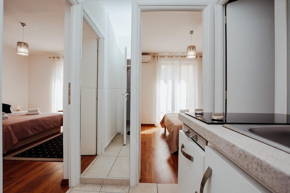 Kitchen or kitchenette, Bedroom