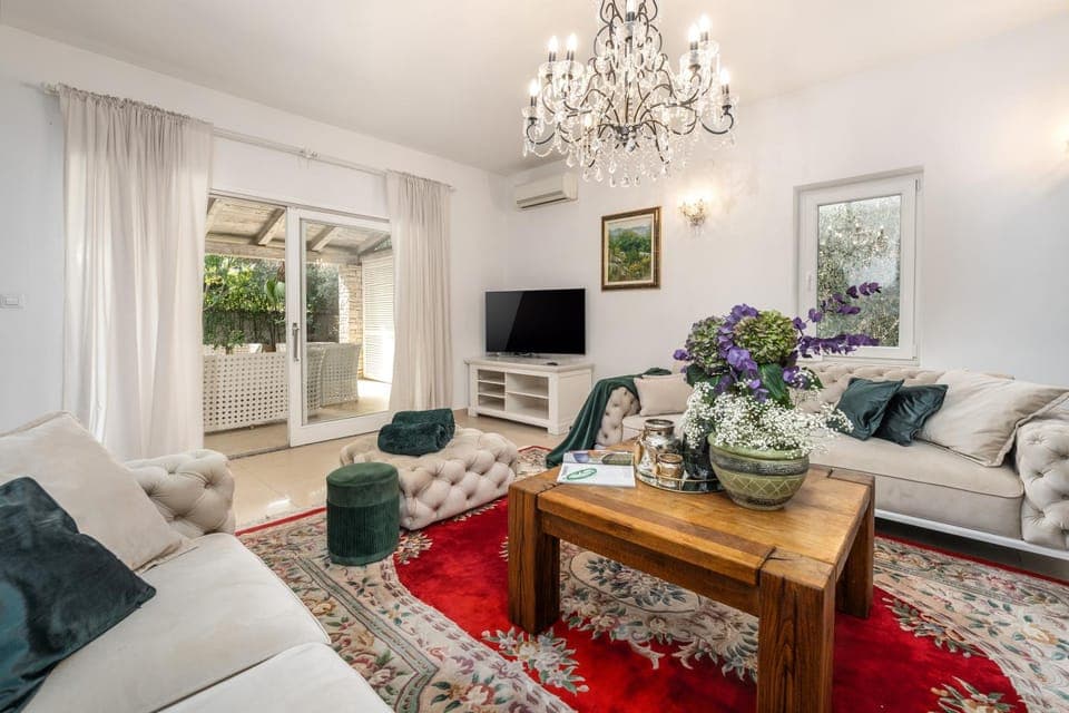 TV and multimedia, Living room, Seating area, Evening entertainment