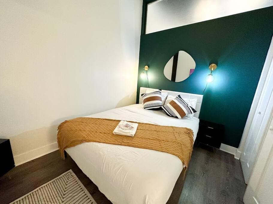 Bed, Photo of the whole room, Bedroom