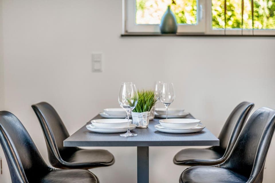 Seating area, Dining area