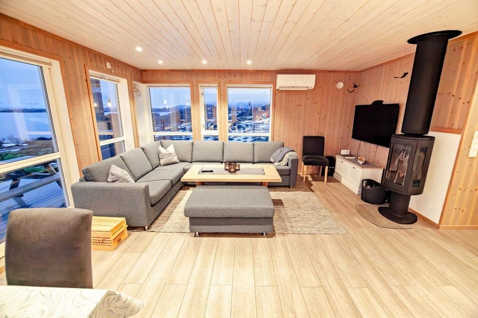 TV and multimedia, View (from property/room), Living room, Seating area, fireplace