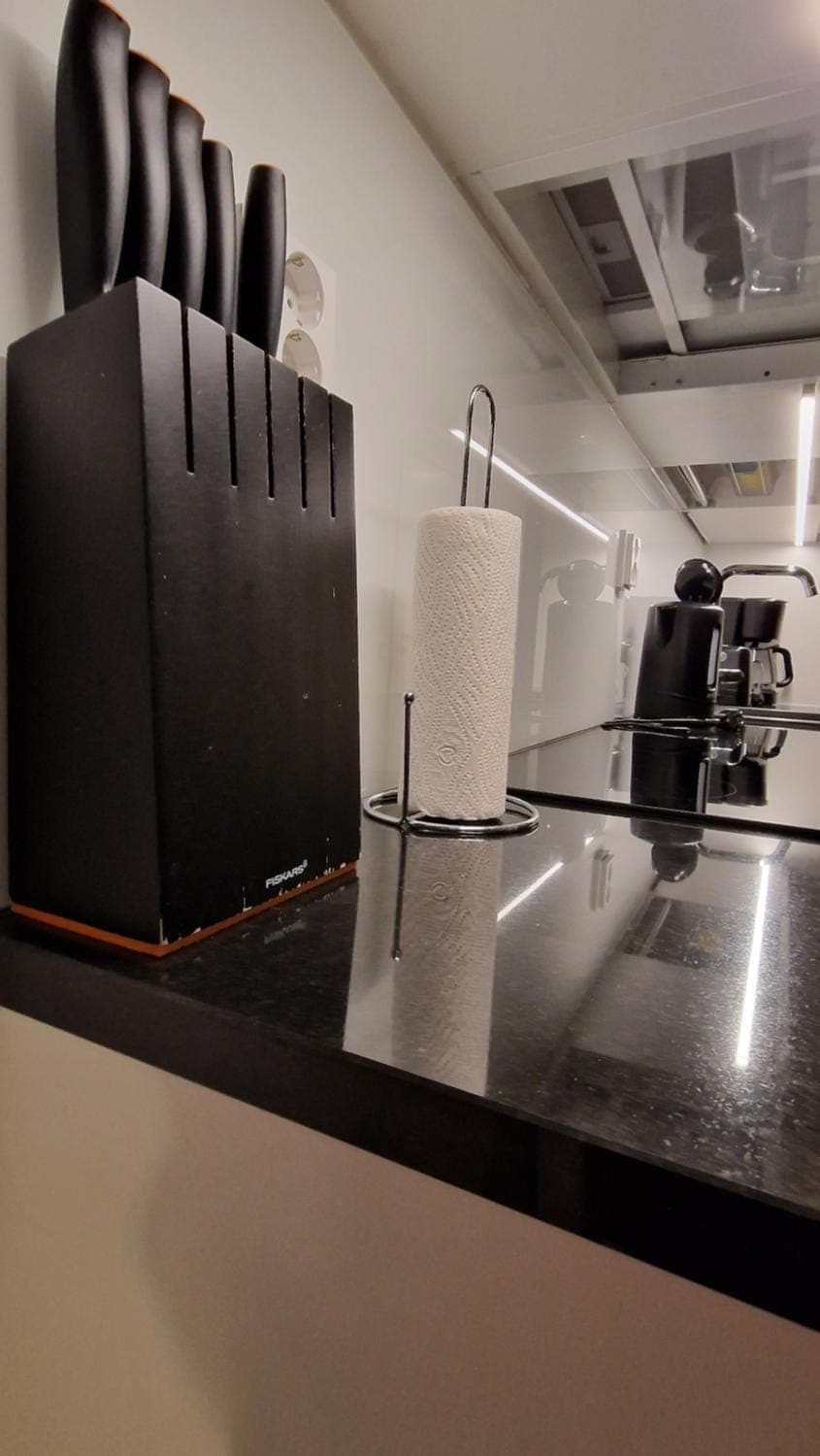 Kitchen or kitchenette, minibar