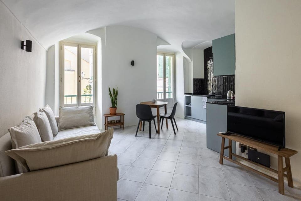 TV and multimedia, Kitchen or kitchenette, Living room, Seating area, Dining area, internet, air conditioner